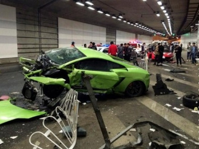 Jovens que destruíram Lamborghini e Ferrari são condenados à prisão