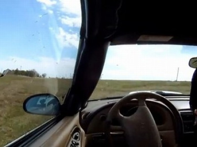 Homem desmaia ao volante e provoca acidente com Mustang