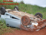 Maracaju: Veículo é fechado em curva, cai em barranco, capota e deixa uma vítima (assista)
