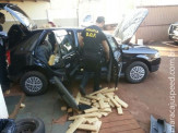Veículo com queixa de roubo e com mais de 400 quilos de maconha é apreendido depois de “furar” bloqueio do DOF