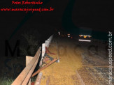 Maracaju: Carreta carregada com 45 toneladas de milho tomba em cima da ponte do Rio Brilhante na MS-162