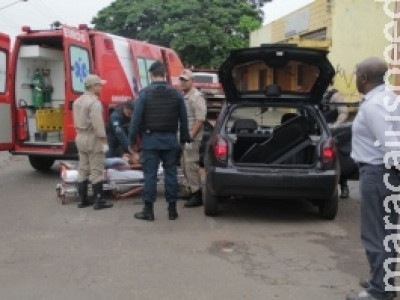 Mulher desmaia dentro de carro no Centro e mobiliza polícia e bombeiros