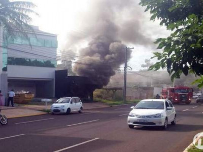 VÍDEO: incêndio destrói mais uma loja em Campo Grande, agora na Via Parque