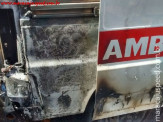 Ambulância de pronto socorro de Maracaju pega fogo em pátio de estacionamento