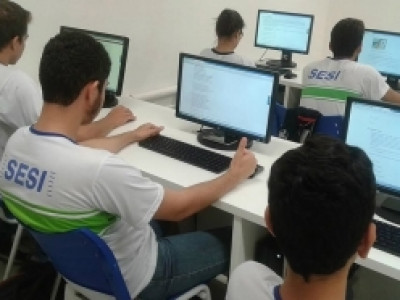 Escolas do Sesi usam plataforma tecnológica na preparação de alunos para o Enem