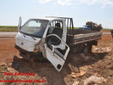 Maracaju: Colisão entre dois veículos próximo aos trilhos na MS-162 deixa veículo destruído