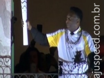 À la Ali: cotado para acender pira, Pelé deve usar bengala na festa de abertura