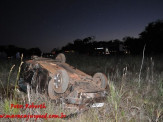 Maracaju: Condutor perde controle de veículo, capota na MS-157 e vítimas ficam presas no veículo