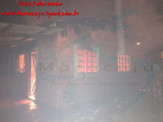Maracaju: Mãe tem casa incendiada pelo próprio filho e casa fica totalmente destruída no Nenê Fernandes