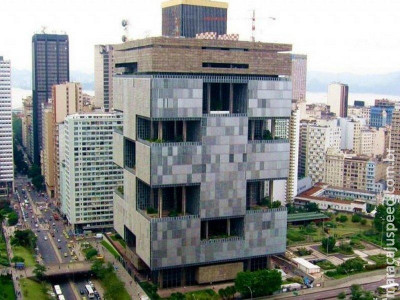 PEC submete funcionários de estatais a teto salarial do funcionalismo PEC submete funcionários de estatais a teto salarial do funcionalismo