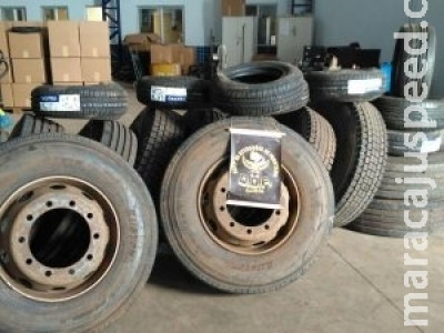 Contrabandeados, até pneus usados em carreta são apreendidos pelo DOF Contrabandeados, até pneus usados em carreta são apreendidos pelo DOF