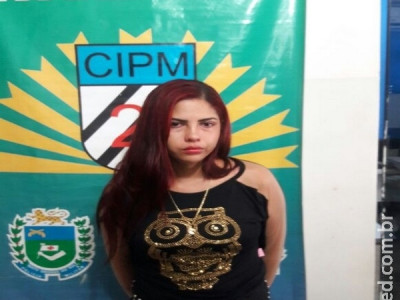 Maracaju: Dupla suspeita é abordada e jovem é presa por ter mandado de prisão em aberto por tráfico de drogas
