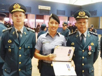 Policial militar feminina de Maracaju recebeu medalha de honra em solenidade na capital