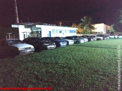 Comboio de 12 veículos são apreendidos com contrabando pela PM em Maracaju Comboio de 12 veículos são apreendidos com contrabando pela PM em Maracaju