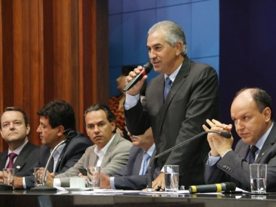 Azambuja crítica presidente do PSDB e pede eleição no partido