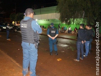 Homem é morto a tiros em conveniência, após discussão por celular Homem é morto a tiros em conveniência, após discussão por celular