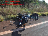 Bombeiros de Maracaju atendem ocorrência de colisão frontal entre motociclista e caminhão