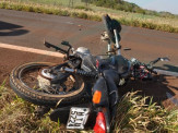 Bombeiros de Maracaju atendem ocorrência de colisão frontal entre motociclista e caminhão