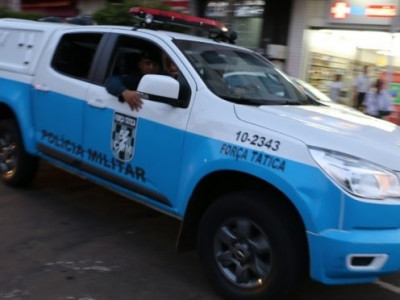 Denúncia leva PM a prender suspeito de fornecer drogas a vários bairros Denúncia leva PM a prender suspeito de fornecer drogas a vários bairros