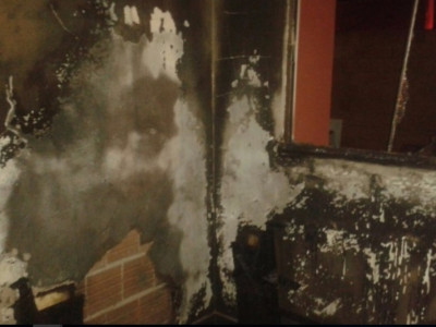 Adolescente agride e ateia fogo em casa da namorada após discussão Adolescente agride e ateia fogo em casa da namorada após discussão