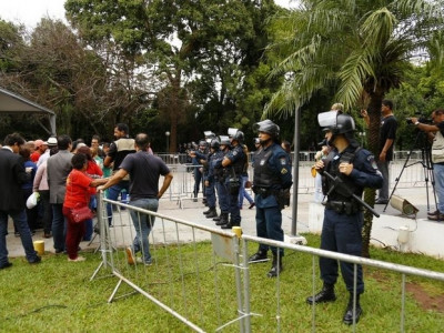 Com Assembleia cercada, previdência dos servidores estaduais volta à pauta Com Assembleia cercada, previdência dos servidores estaduais volta à pauta