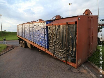 Peça quebra, carreta fica atravessada e interdita acesso ao macroanel Peça quebra, carreta fica atravessada e interdita acesso ao macroanel