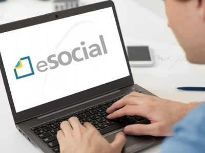 Receita diz que 360 empresas de médio porte anteciparam adesão ao eSocial Receita diz que 360 empresas de médio porte anteciparam adesão ao eSocial