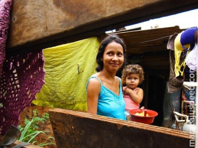 Na favela, torcida das mães é por vaga em creche para conseguir trabalho
