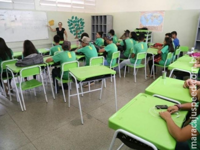 Resolução do governo prevê doação e descarte de livros escolares