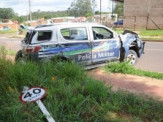 Viatura da PM causa acidente e capota durante perseguição a dupla em moto Viatura da PM causa acidente e capota durante perseguição a dupla em moto