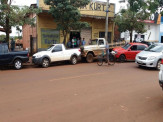 Maracaju: Condutor embriagado pega veículo emprestado de vizinho, e colide com dois veículos estacionados