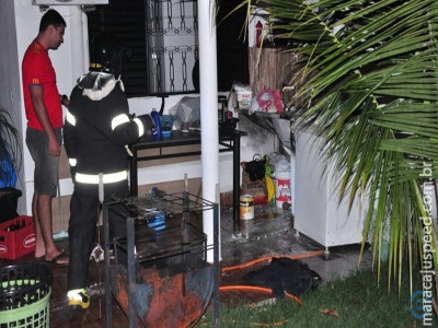 Balde de cloro explode dentro de residência e bombeiros são acionados Balde de cloro explode dentro de residência e bombeiros são acionados