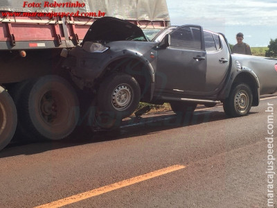 Maracaju: Acidente entre carreta e caminhonete deixa veículo destruído na BR-267