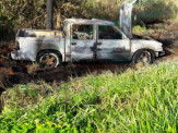 Maracaju: Bombeiros atendem ocorrência de incêndio em caminhonete na BR-267