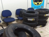 PRE BOP Vista Alegre apreende pneus contrabandeados que seriam comercializados em borracharia de Maracaju PRE BOP Vista Alegre apreende pneus contrabandeados que seriam comercializados em borracharia de Maracaju