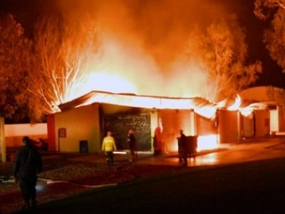 Homem pede proteção da polícia contra filhos que incendiaram sua casa