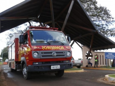  Com drones, bombeiros fazem buscas por desaparecido na mata da Embrapa