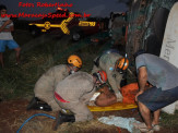 Maracaju: Bombeiros atendem ocorrência de tombamento de carreta carregada com pó de pedra na BR-267 Maracaju: Bombeiros atendem ocorrência de tombamento de carreta carregada com pó de pedra na BR-267