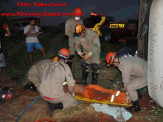 Maracaju: Bombeiros atendem ocorrência de tombamento de carreta carregada com pó de pedra na BR-267 Maracaju: Bombeiros atendem ocorrência de tombamento de carreta carregada com pó de pedra na BR-267