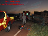 Maracaju: Bombeiros atendem ocorrência de tombamento de carreta carregada com pó de pedra na BR-267 Maracaju: Bombeiros atendem ocorrência de tombamento de carreta carregada com pó de pedra na BR-267