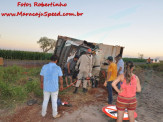 Maracaju: Bombeiros atendem ocorrência de tombamento de carreta carregada com pó de pedra na BR-267