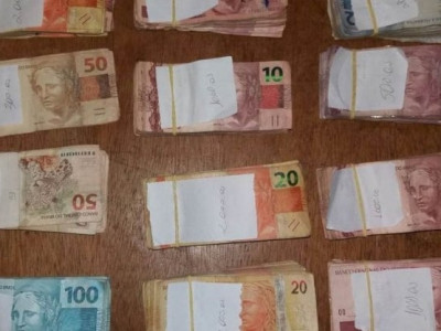 PM recupera parte de valor roubado de funcionário de posto de combustíveis PM recupera parte de valor roubado de funcionário de posto de combustíveis