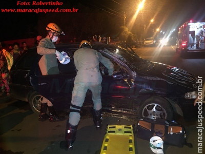 Maracaju: Condutor perde controle de veículo colide com carro estacionado e capota na antiga Rua Noroeste