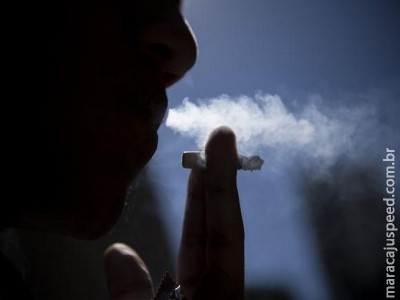 Pesquisa diz que adolescentes fumantes têm mais obesidade abdominal Pesquisa diz que adolescentes fumantes têm mais obesidade abdominal