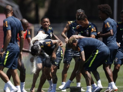 Primeiro treino da Seleção em Sochi acaba com ovada nos jogadores  Primeiro treino da Seleção em Sochi acaba com ovada nos jogadores