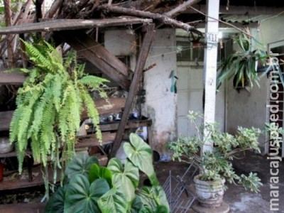 Homem é morto enforcado com fio de ventilador em terreiro de umbanda Homem é morto enforcado com fio de ventilador em terreiro de umbanda