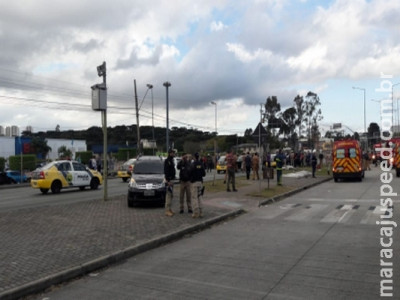 Pedestres são atropelados por carro da Polícia Militar em Curitiba