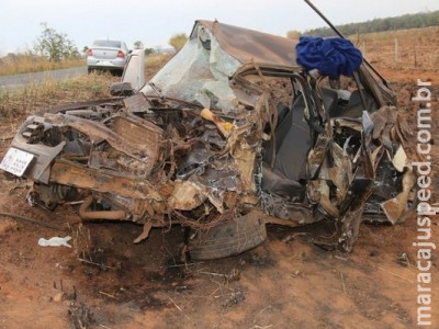 Motorista morre após caminhão invadir contramão e colidir com Parati