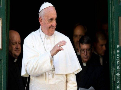 Papa diz que países devem pensar bem antes de devolver imigrantes Papa diz que países devem pensar bem antes de devolver imigrantes