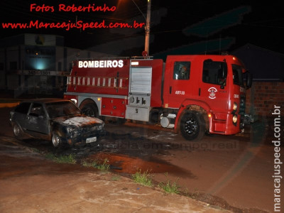 Maracaju: Bombeiros atendem ocorrência de incêndio em veículo durante madrugada
